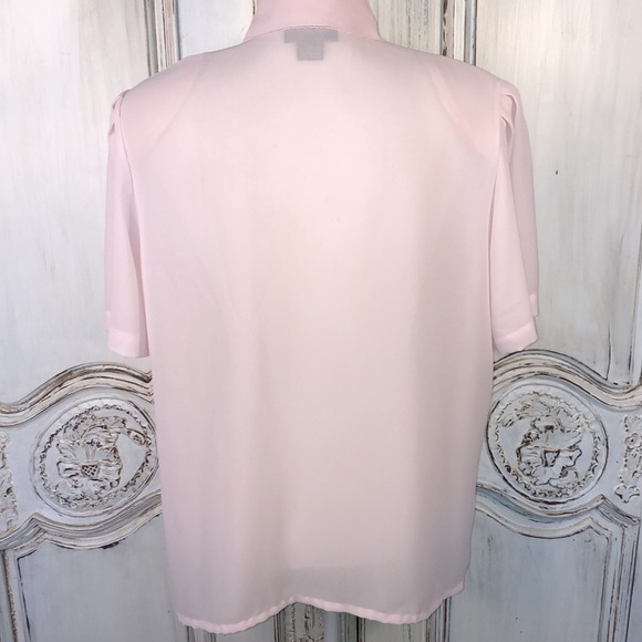 Sweet VINTAGE Soft Pink Short Sleeve Pin Tuck Front Detailing Button Down Top - Picture 10 of 13